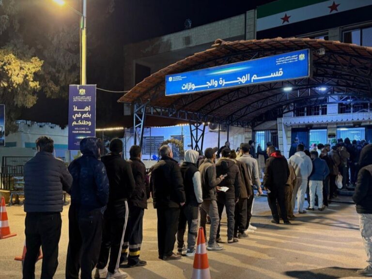 200 ألف زائر يدخلون سوريا خلال عيد الأضحى وتأثيرات ذلك على الأرض أكثر من 200 ألف مواطن دخلوا سوريا خلال فترة عيد الأضحى
