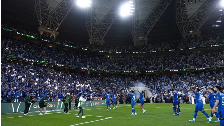 الهلال يعرض صفقة ضخمة لكن يفاجأ برفض نجمي كرة القدم العالميين الهلال يطرق باب الكبار.. "عرض ضخم" يصطدم برفض مفاجئ من نجمين عالميين