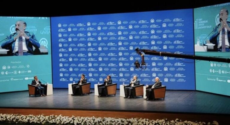 تكنولوجيا تركيا قد تقلص إعادة إعمار سوريا إلى 5 سنوات فقط شيخ الكار: التكنولوجيا التركية قد تختصر إعادة إعمار سوريا إلى 5 سنوات