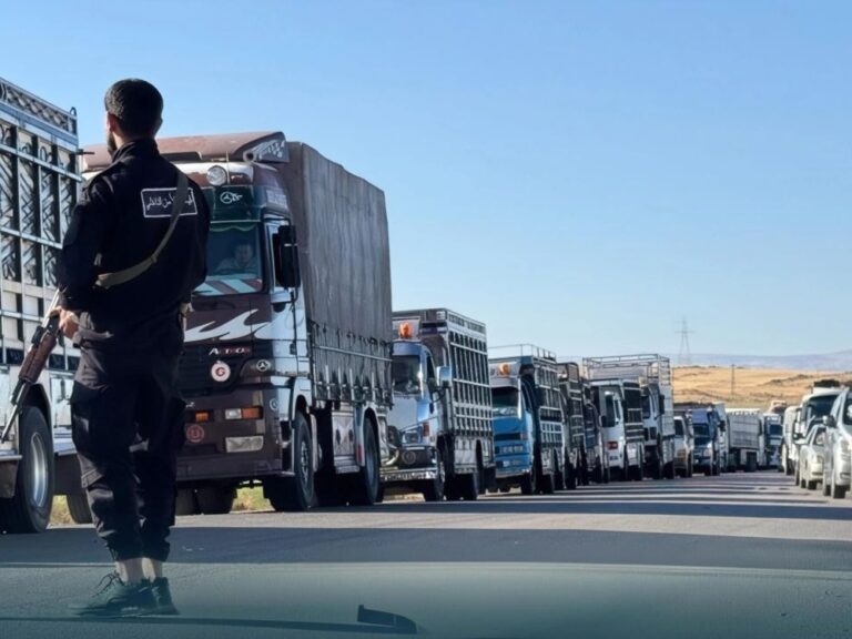 عبر المئات من أهالي السويداء: طريق دمشق – السويداء يستعيد زحام الحركة طريق دمشق - السويداء يستعيد نشاطه مع عبور المئات من أهالي المحافظة باتجاه العاصمة