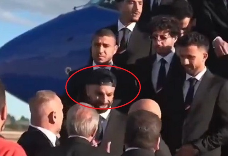 صلاح يدهش الجميع برد فعله بعد طلب حسام حسن خلع القبعة! رد فعل صلاح بعدما طلب منه حسام حسن خلع القبعة