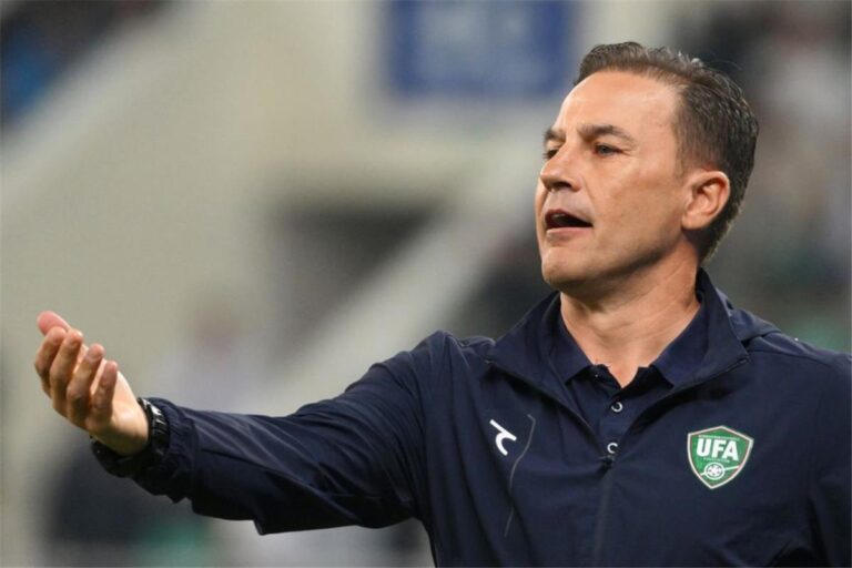 كانافارو يثير الجدل بعد صور “التفتيش المهين” مع منتخب أوزبكستان كانافارو يرد على صور "التفتيش المهين" مع منتخب أوزبكستان في أمريكا