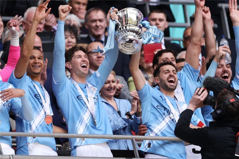 مانشستر سيتي يسعى للتعاقد مع نجم برشلونة بتكلفة 70 مليون يورو! بـ70 مليون يورو.. مانشستر سيتي يدرس ضم لاعب برشلونة واستعادة نجم توتنهام