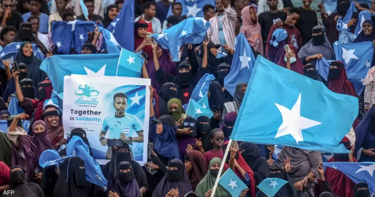 حملة تبرعات دولية تبدأ بـ100 ألف دولار لدعم الحكم الصومالي المستبعد من المونديال 100 ألف دولار بداية.. حملة تبرعات تستهدف مليون دولار للحكم الصومالي المستبعد من المونديال