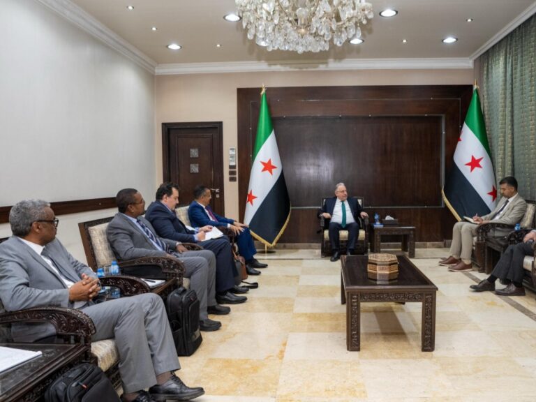 وزير المالية يسعى لتمويل مشاريع تنموية حيوية في سوريا مع البنك الإسلامي وزير المالية يبحث مع البنك الإسلامي للتنمية آفاق دعم المشاريع التنموية في سوريا