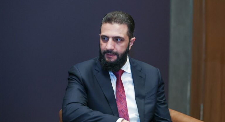 الرئاسة السورية تحذر: الإعلانات حول زيارات الرئيس عبر القنوات الرسمية فقط الرئاسة السورية: الإعلان عن زيارات الرئيس الشرع يتم حصرا عبر القنوات الرسمية