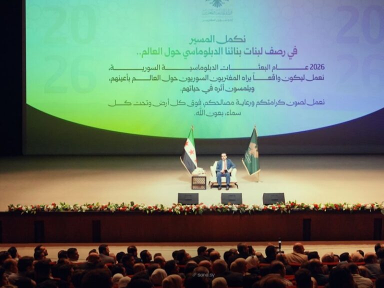 الشيباني يلتقي مجموعة من أبناء الجالية السورية في تركيا لدعمهم الشيباني يلتقي عدداً من أبناء الجالية السورية في تركيا