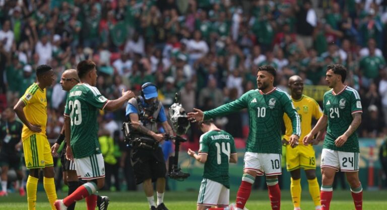 المكسيك تهزم جنوب أفريقيا وتنذر بعرض مثير في افتتاح كأس العالم افتتاحية كأس العالم.. المكسيك تفوز على جنوب أفريقيا في مباراة شهدت 3 حالات طرد