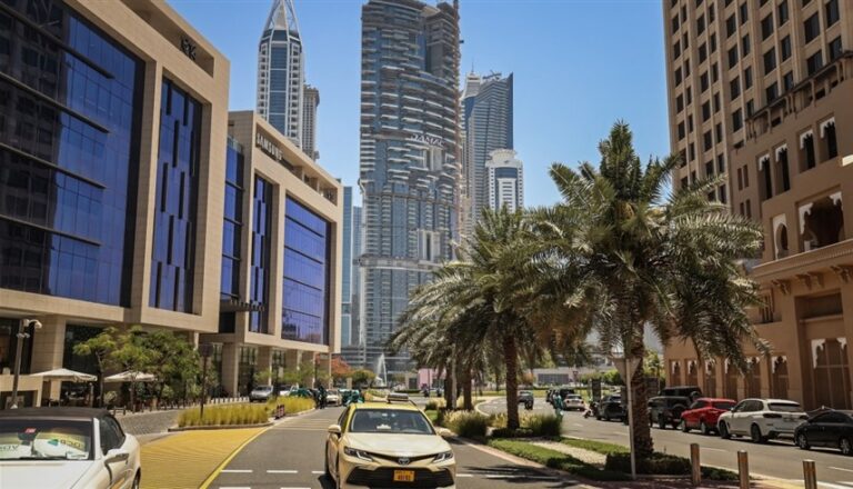 الذكاء الاصطناعي يغير مستقبل التنقل في الإمارات وتأثيره الإقليمي تقرير: الذكاء الاصطناعي يعيد تشكيل منظومة التنقل في الإمارات