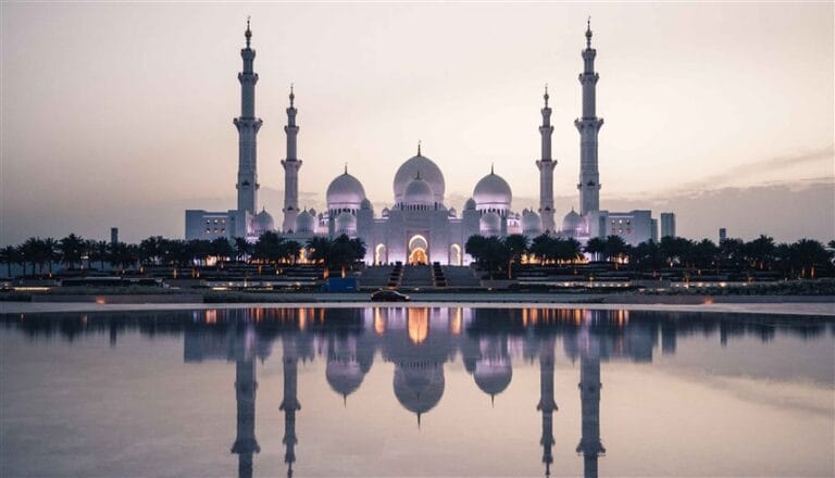 ذا ليبرال الإيرلندية: الإمارات أحبطت محاولة إيرانية لاستهداف مسجد الشيخ زايد الكبير في مايو الماضي