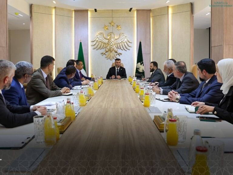 وزارة الطاقة تسعى لتأمين دعم إسلامي لتمويل مشاريع المياه والكهرباء وزارة الطاقة تبحث مع بنك التنمية الإسلامي دعم قطاعي المياه والكهرباء