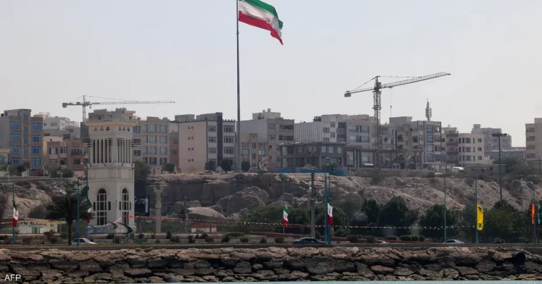 سماع ⁠دوي انفجارات ‌في جزيرتي ‌سيريك ‌وقشم الإيرانيتين ‌يرجح ‌أن ⁠يكون ⁠سببها ‌اشتباكات ⁠في ⁠مضيق هرمز