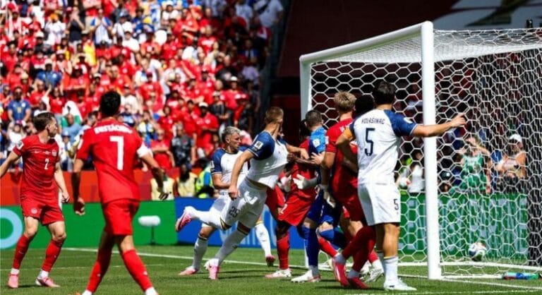 في أول مباراة للمونديال على أرضها.. كندا تتعادل مع البوسنة والهرسك 1-1