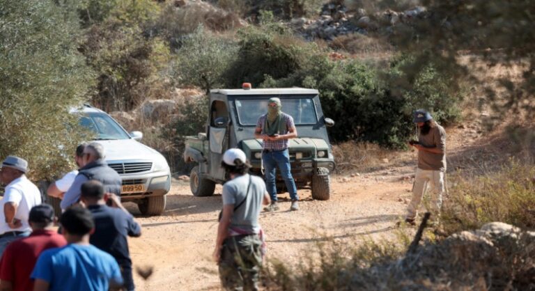 مستوطنون يشتعلون غضباً: حرائق تدمر ممتلكات في بلدات فلسطينية بشمال الضفة مستوطنون يهاجمون بلدات فلسطينية ويحرقون أراضي وممتلكات شمالي الضفة