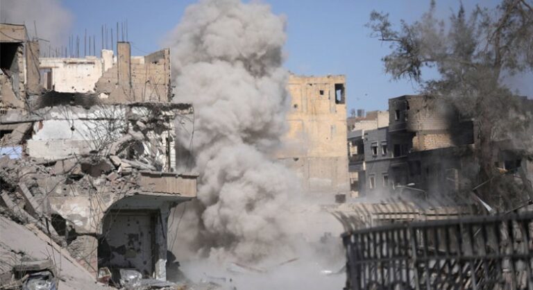 عشرات الجرحى بانفجار قنبلة يدوية داخل سيارة في مدينة الباب بحلب جريح بانفجار قنبلة يدوية داخل سيارة في مدينة الباب بحلب