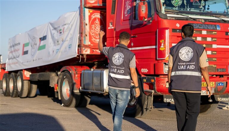 إماراتيّة ترسّخ دعمها لغزة بإرسال 544 طناً من المساعدات الإنسانية الإمارات تسيّر 3 قوافل إغاثية إلى غزة تحمل 544 طناً من المساعدات
