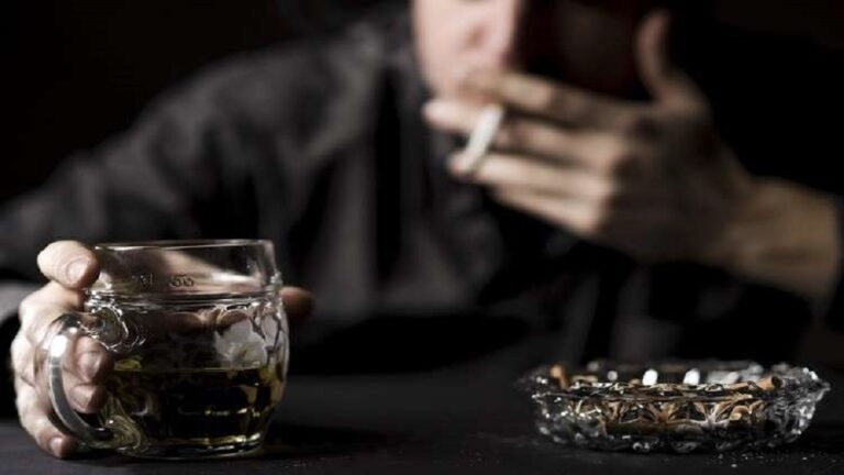 عواقب خطيرة للجمع بين الكحول والتدخين