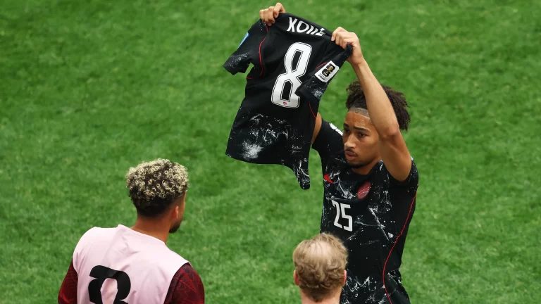 إصابة خطيرة لزميله تشعل رد فعل مؤثر من لاعب منتخب كندا kooora logo