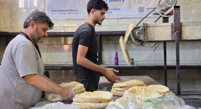بدعم قطري.. 320 طن طحين لتأمين الخبز في السويداء ودرعا بدعم قطري.. 320 طن من الطحين لتأمين الخبز في السويداء ودرعا