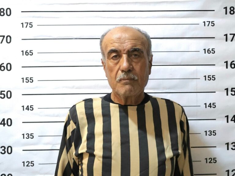 الأمن الداخلي يعتقل قائد المنطقة الوسطى في جيش النظام السوري السابق الأمن الداخلي يقبض على قائد المنطقة الوسطى في جيش النظام البائد