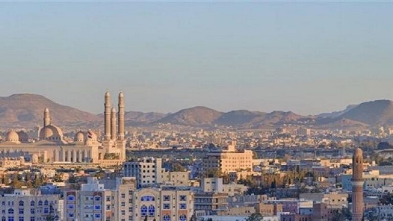 الحوثيون يهددون إسرائيل بالتدخل إذا استمرت الهجمات على لبنان الحوثيون يحذرون إسرائيل: لن نقف مكتوفي الأيدي أمام استمرار الهجمات على لبنان