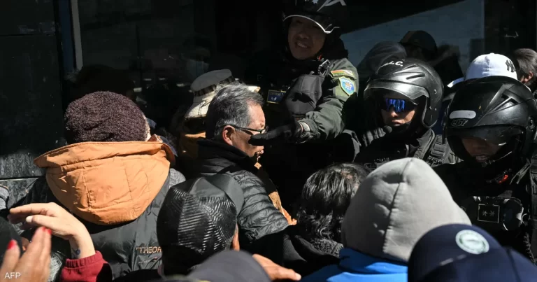 بوليفيا تعلن حالة الطوارئ بعد 6 أسابيع من الاحتجاجات المتصاعدة رئيس بوليفيا يعلن "الطوارئ" بعد أكثر من 6 أسابيع من الاحتجاجات