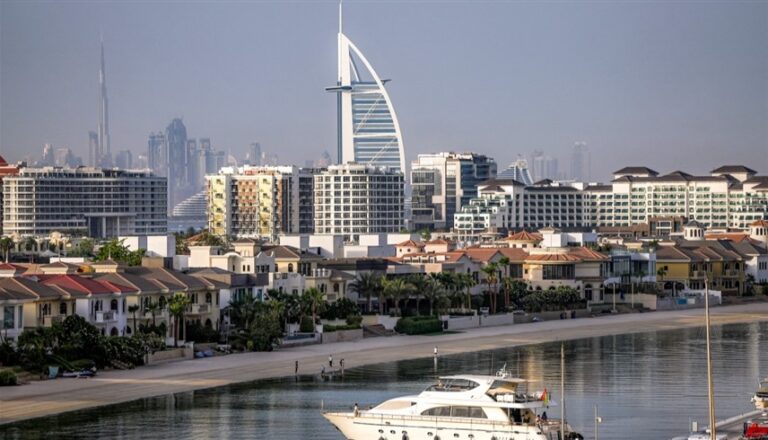 اقتصاد الإمارات يحتل المركز العاشر عالمياً والأول عربياً وفق تصنيف دولي مشهد لإمارة دبي (أ ف ب)
