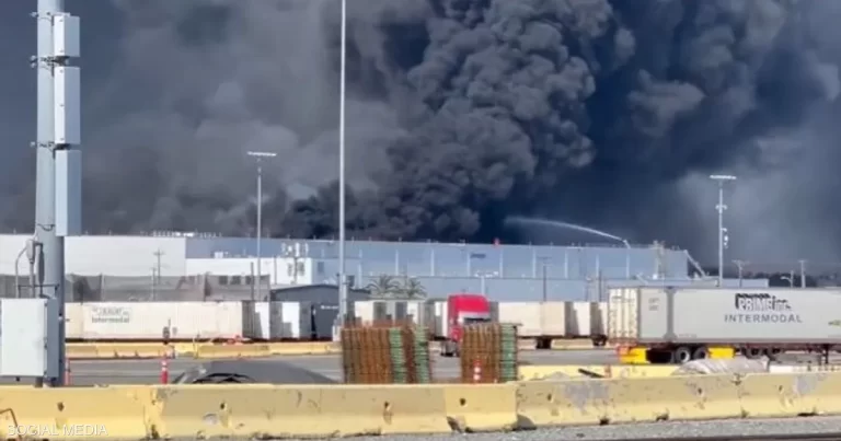 حريق طوارئ في لوس أنجلوس يهدد كارثة بيئية ويسبب مخاوف شديدة طوارئ في لوس أنجلوس.. حريق يثير مخاوف من كارثة بيئية