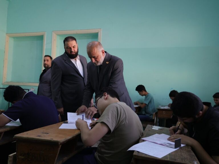تفقد معاون وزير الداخلية سير العملية الامتحانية وقدم الدعم الأمني للمراكز معاون وزير الداخلية يتفقد سير العملية الامتحانية ويؤكد جاهزية الدعم الأمني في جميع المراكز