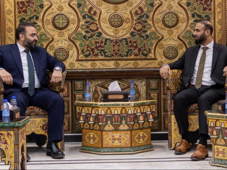 زيارة وزير الإعلام ومدير الإذاعة والتلفزيون إلى دير الزور لتعزيز التعاون الإعلامي وزير الإعلام ومدير الهيئة العامة للإذاعة والتلفزيون يزوران دير الزور