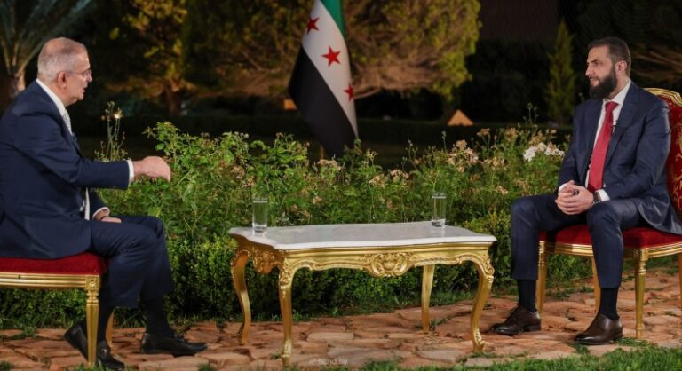 سوريا تدخل مرحلة التنفيذ الفعلي لتعزيز دورها كعقدة طاقة إقليمية الرئيس أحمد الشرع: سوريا تدخل مرحلة "التنفيذ الفعلي" كعقدة طاقة إقليمية