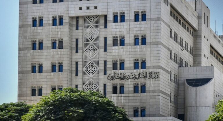 الخارجية السورية تصدر تشكيلات وتعيينات جديدة لمديري الإدارات والمستشارين