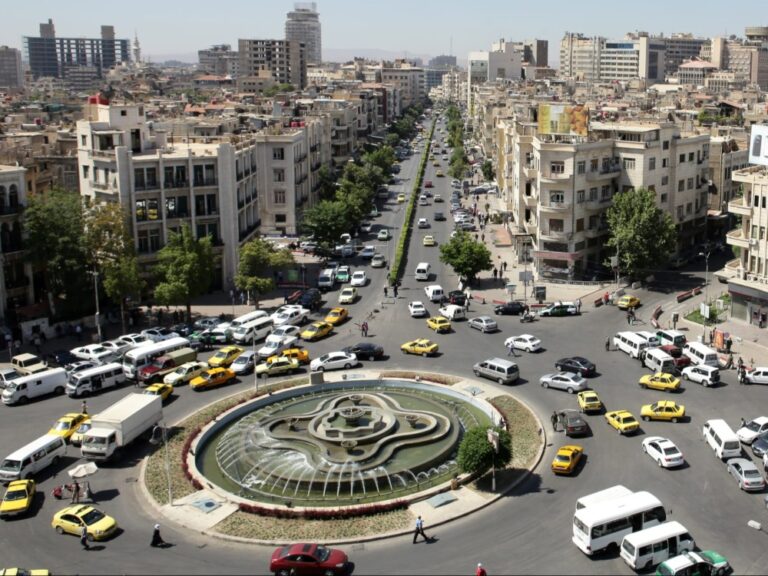 طقس حار وأجواء سديمية في المناطق الشرقية والبادية