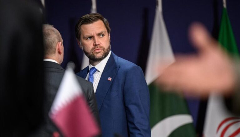 بوادر انفراج في التوترات بين أمريكا وإيران بعد تراشق لفظي بوادر انفراج بلسان الوسيطين غداة تراشق لفظي بين أمريكا وإيران