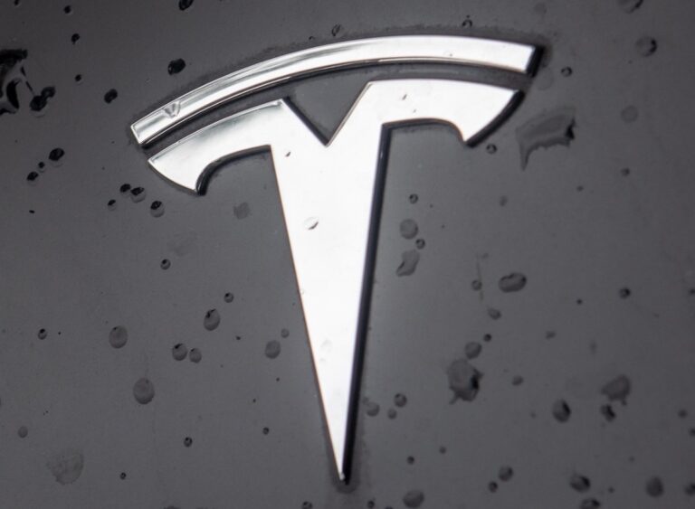 سيارة Tesla على وضع Autopilot تقتحم منزلًا في تكساس وتتسبب في وفاة سيدة تبلغ 76 عامًا - التقنية بلا حدود