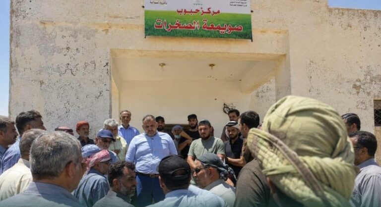 وزارة الاقتصاد توقف عمل موظفين ورؤساء مراكز الحبوب في الرقة وزارة الاقتصاد تكفّ يد موظفين ورؤساء مراكز الحبوب في الرقة