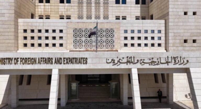 وفد من الخارجية السورية يتفقد السفارة في طرابلس تمهيداً لإعادة افتتاحها وفد من الخارجية السورية يتفقد السفارة في طرابلس الليبية تمهيداً لإعادة افتتاحها