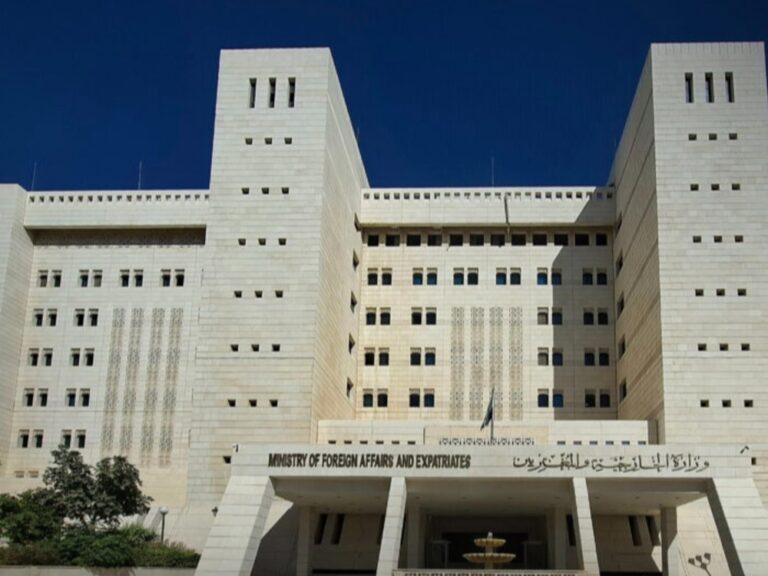 وزارة الخارجية تزور ليبيا تمهيداً لافتتاح السفارة مجدداً وفد من وزارة الخارجية يزور ليبيا تمهيداً لإعادة افتتاح السفارة