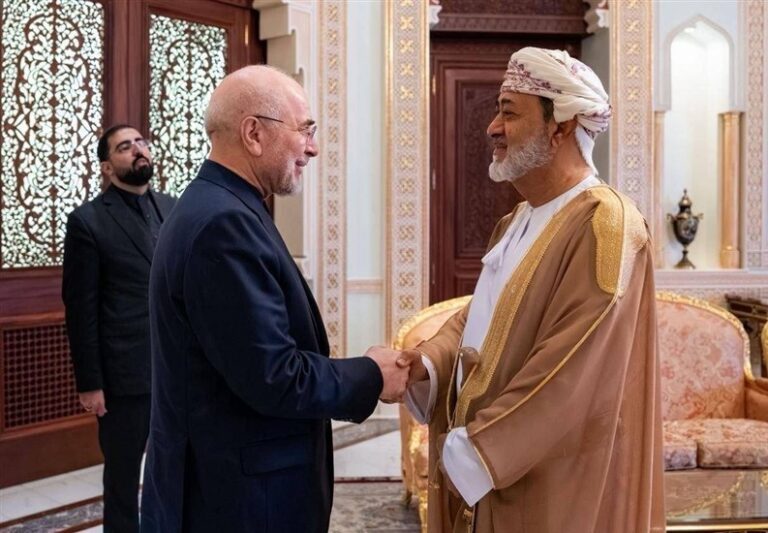 إيران وعمان تشكلان لجنة لمناقشة إدارة مضيق هرمز