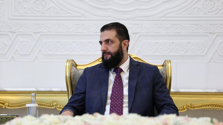 نتنياهو يعقد اجتماعاً أمنياً طارئاً لبحث وضع الرئيس السوري أحمد الشرع يديعوت أحرنوت: نتنياهو يعقد اجتماعا أمنيا طارئا بشأن الرئيس السوري أحمد الشرع