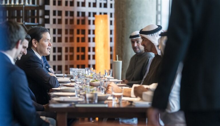 الإمارات تسجل استمرار تطور الشراكة مع أمريكا في ظل المتغيرات الإقليمية قرقاش: الشراكة بين الإمارات وأمريكا تشهد تطوراً مستمراً في ظل المتغيرات الإقليمية