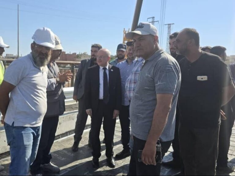 وزير النقل يتفقد جسر معمل الإسمنت في الرستن تمهيداً لافتتاحه