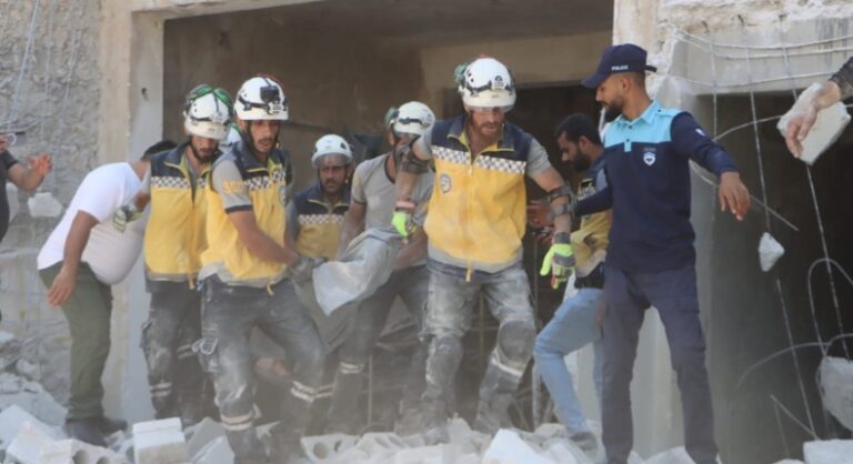 وفاة عامل وإصابة أربعة آخرين بانهيار مبنى قيد الترميم في حلب