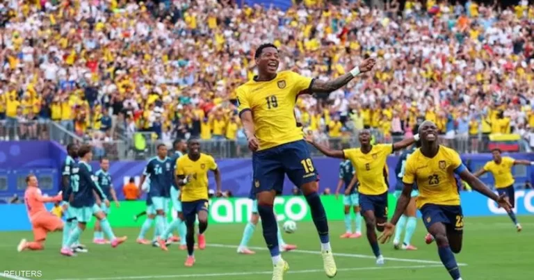 الإكوادور تقلبها على ألمانيا.. وتعبر إلى دور الـ32