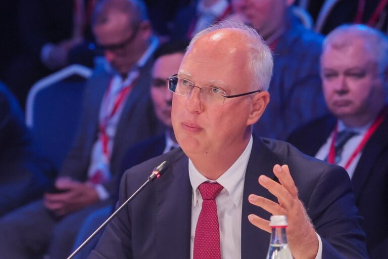 دميترييف: سوروس "قرصان إلكتروني" سيطر على منظومة المنظمات غير الحكومية لتوجيه السياسة العالمية