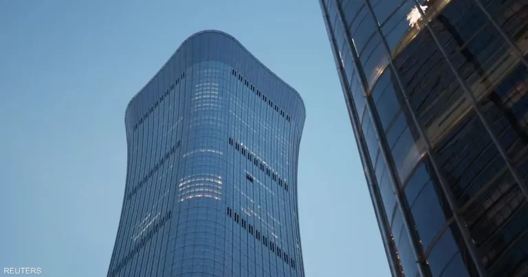استنفار أمني عقب اصطدام طائرة صغيرة بأطول برج في بكين
