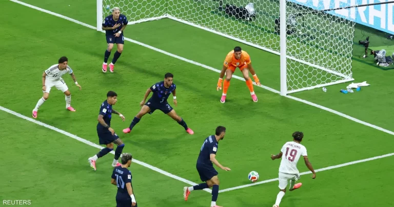 إسبانيا تهزم أوروغواي وتحسم صدارة مجموعتها في كأس العالم
