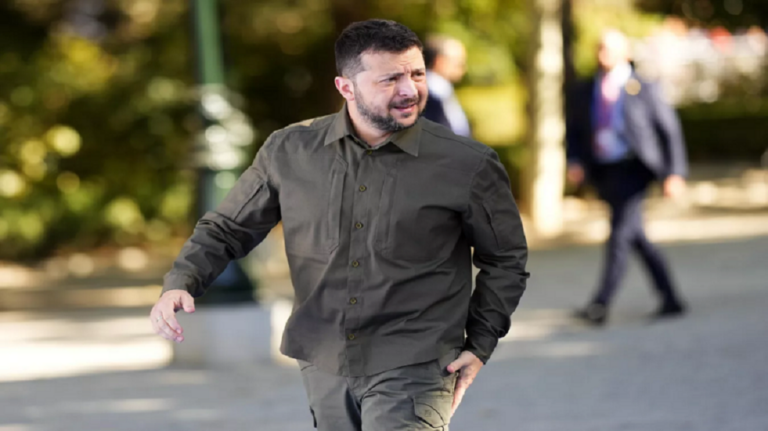 سياسي فنلندي يحدد حقيقة رفض زيلينسكي التفاوض مع روسيا