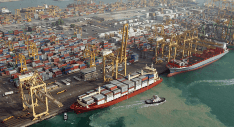 إيران تعلن استئناف التجارة مع الإمارات وتستعد لإعادة الرحلات الجوية بعد التوقف