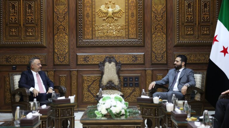 سوريا.. وزير الداخلية يبحث مع السفير التركي تعزيز التعاون الأمني وتطوير آليات العمل المشترك